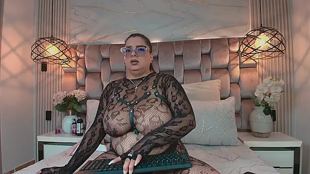 JenSexy  online show from June 6, 7:20 pm
