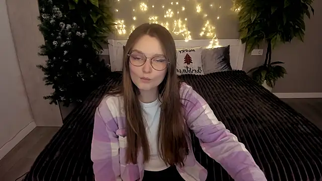 MagicPeachh  online show from December 17, 2:21 pm