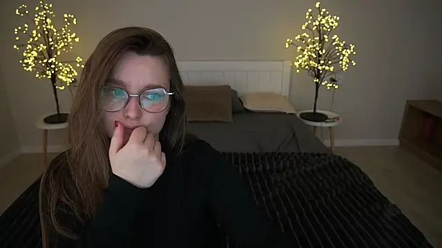 Snapshot of MagicPeachh_ chatting on October 6, 12:44 pm MagicPeachh online show from October 6, 12:44 pm