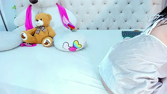 Victoria Coleman online show from December 3, 7:49 pm