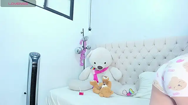 Victoria Coleman online show from October 21, 7:18 pm