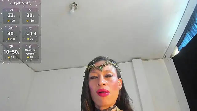 latinaStepmom online show from October 25, 8:59 pm