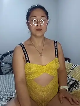 LisbethMoore  online show from March 29, 4:50 pm