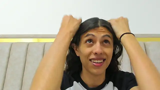 FreyaMoller online show from April 29, 7:30 pm