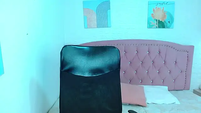 Snapshot of Celesteevanss_ chatting on October 1, 7:52 pm Celesteevanss online show from October 1, 7:52 pm