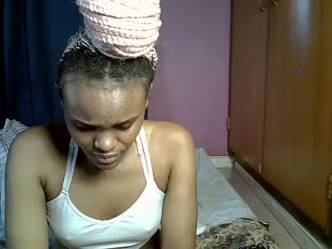 Queen petite  online show from June 9, 4:01 am