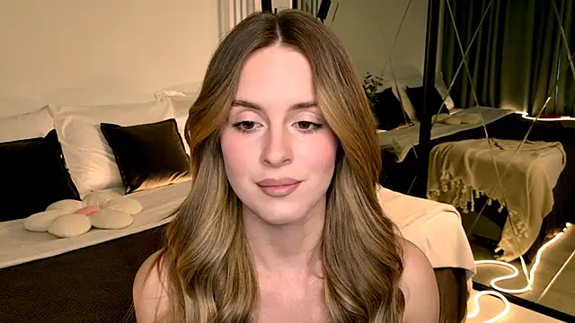 RozzitaBedberry online show from April 8, 1:57 pm