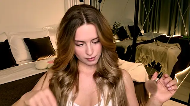 RozzitaBedberry online show from April 3, 1:42 pm