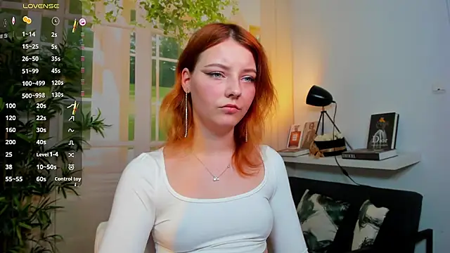 pretty little thing online show from October 16, 3:03 pm