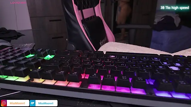 Steph moon  online show from March 11, 5:15 pm