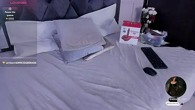 Snapshot of Lissy__Addams chatting on October 15, 8:33 pm Lissy Addams online show from October 15, 8:33 pm