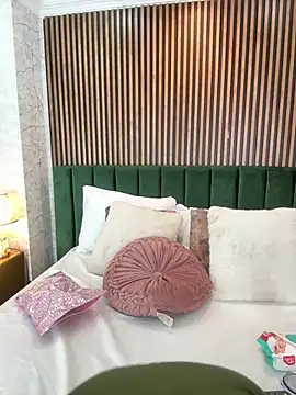 MonicaMoret online show from April 18, 12:51 pm