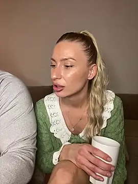 belle98 online show from December 13, 7:53 pm