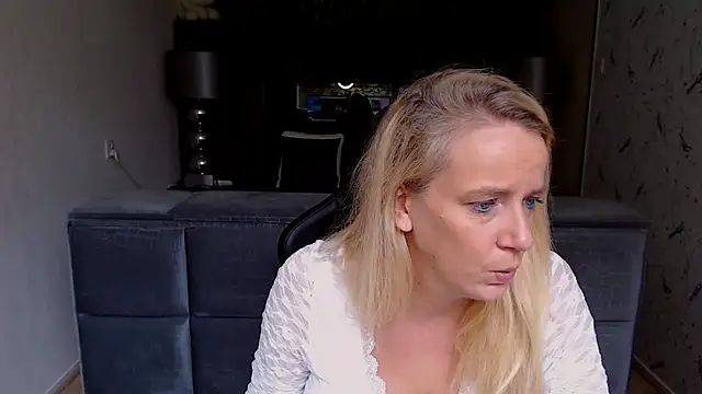 Snapshot of Wendysexyx chatting on October 6, 10:32 am Wendysexyx online show from October 6, 10:32 am