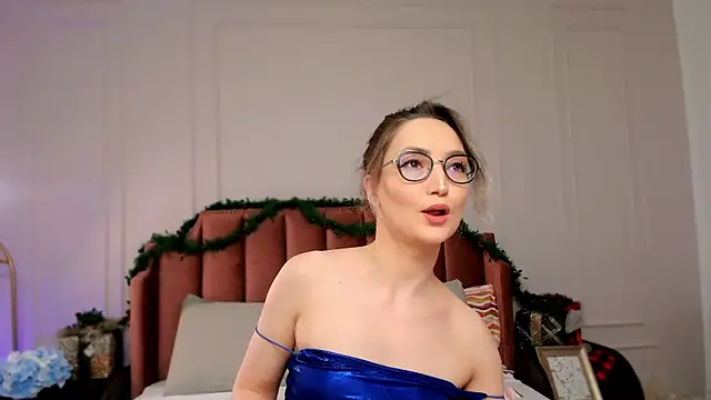 CharmingAnnie online show from December 22, 7:39 pm