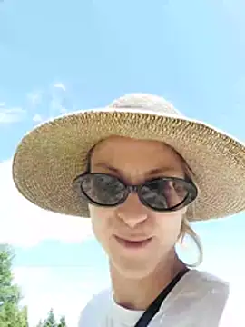 missdaisydiamond777 online show from July 4, 1:51 pm