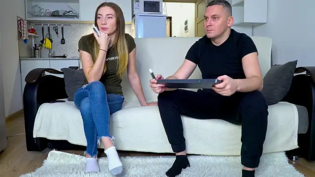 littlesweettifany online show from December 14, 11:38 am