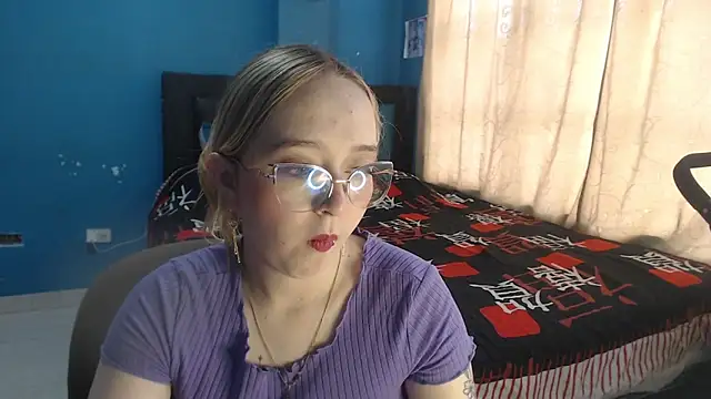 Liaroberts1 online show from November 10, 12:11 pm