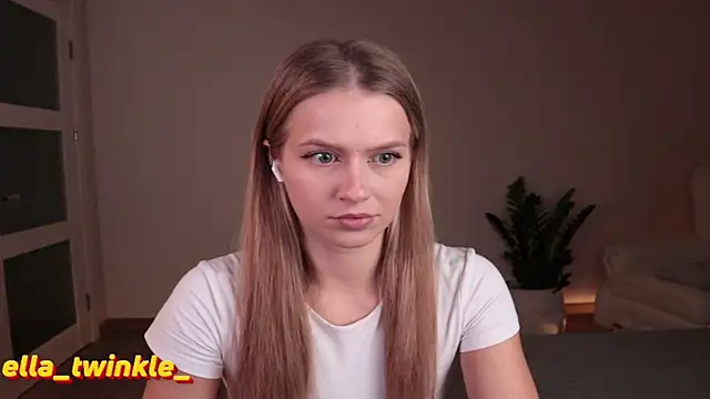 ella twinkl online show from October 18, 5:37 pm