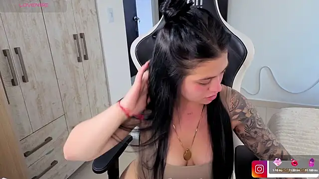 Victoryyy  online show from March 9, 9:29 pm