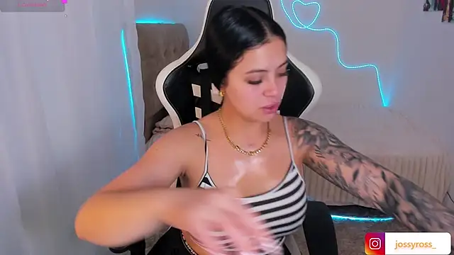 Victoryyy  online show from November 10, 6:58 pm