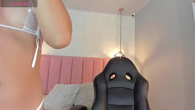 SUNNYCYRUS online show from October 27, 12:33 pm