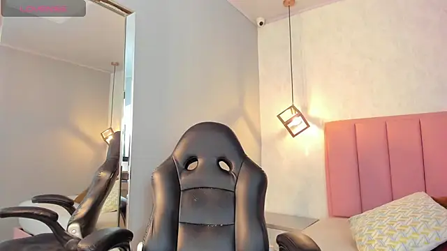 SUNNYCYRUS online show from April 24, 12:52 pm