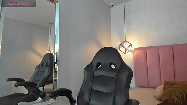 SUNNYCYRUS online show from April 20, 12:52 pm