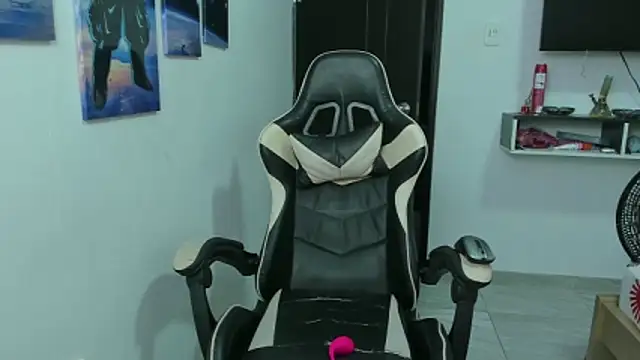 naomi berckley online show from November 17, 4:57 am