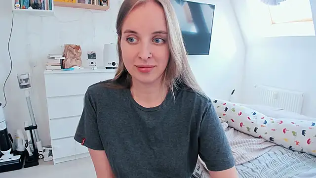 violet blue eyes online show from May 6, 1:26 pm
