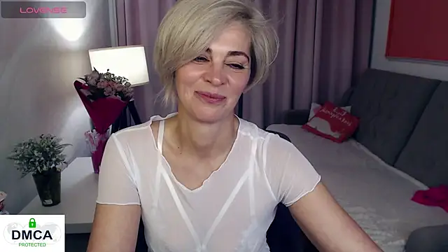 Blonde lola444 online show from June 6, 5:41 pm