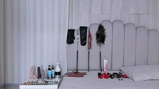 mileyerikson online show from January 14, 4:06 am