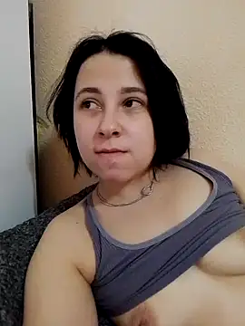 Snapshot of Gussie_Bridie chatting on October 13, 6:16 am Gussie Bridie online show from October 13, 6:16 am