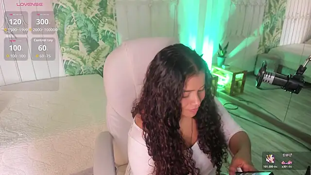 loly marce online show from April 24, 8:33 pm