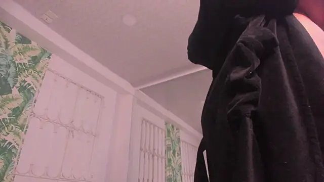 loly marce online show from April 21, 1:42 am