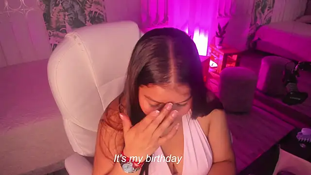 loly marce online show from April 25, 8:39 pm