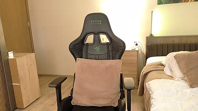 joycesilver online show from October 16, 9:12 am