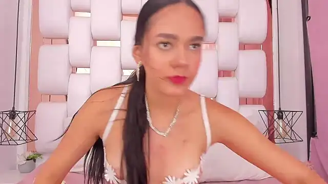 EmmyCruzZ online show from November 6, 7:31 pm