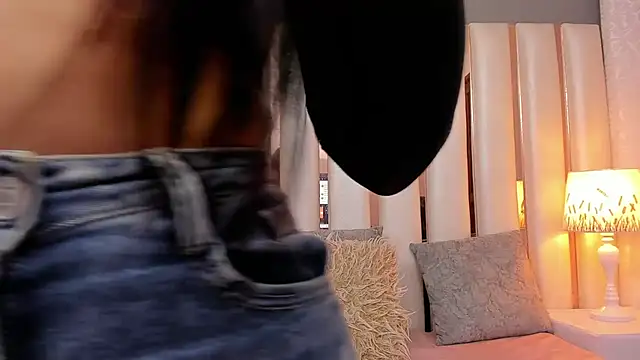 EmmyCruzZ online show from April 22, 7:11 pm