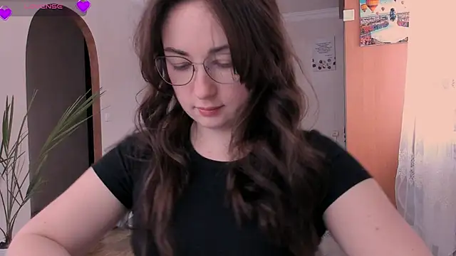 cClandesTina online show from February 13, 2:30 pm