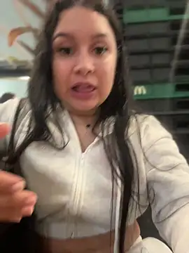 Pretty Isadora online show from April 25, 7:55 pm