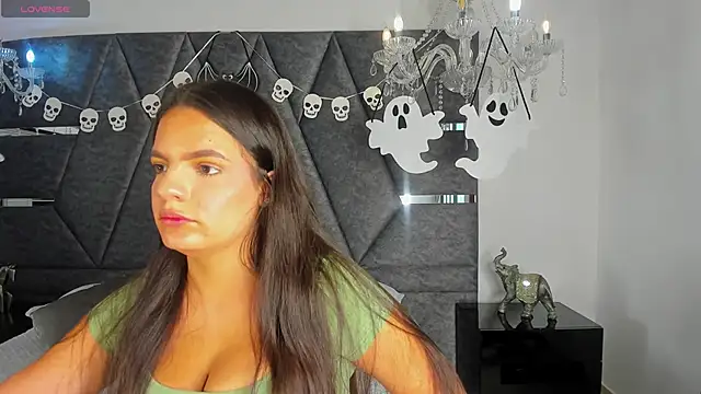 Snapshot of IsabellaGrey19 chatting on October 17, 7:17 pm IsabellaGrey19 online show from October 17, 7:17 pm