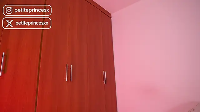 Snapshot of petitevictoria chatting on September 27, 10:44 am petitevictoria online show from September 27, 10:44 am