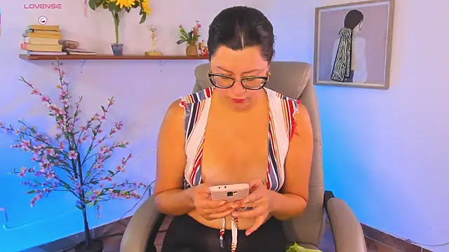 Chanelll Taylorr  online show from April 26, 2:04 pm