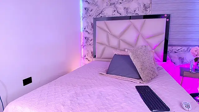 kendal rossi online show from July 22, 3:18 am