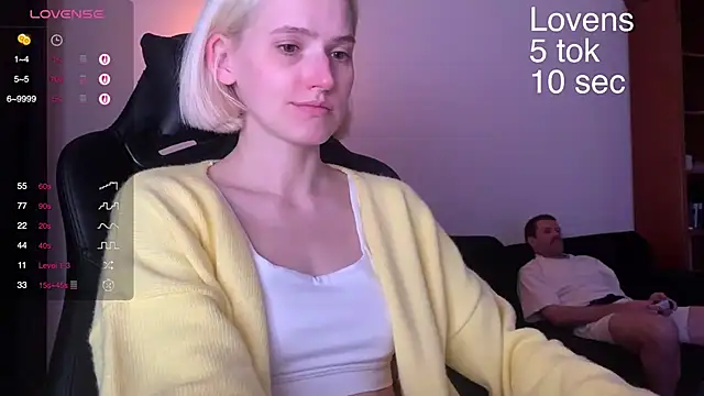 Snapshot of Sexy_Sweets chatting on September 14, 6:28 pm Sexy Sweets online show from September 14, 6:28 pm