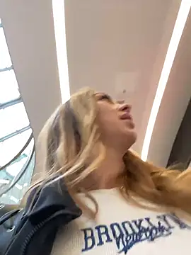 Snapshot of Sweet___Emily chatting on October 6, 1:17 pm Sweet   Emily online show from October 6, 1:17 pm