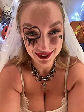 Snapshot of Sweet___Emily chatting on October 31, 2:32 pm Sweet   Emily online show from October 31, 2:32 pm