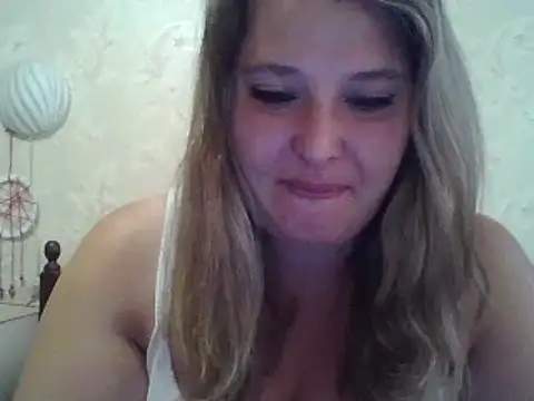 Snapshot of ParisMimi chatting on September 14, 5:49 am ParisMimi online show from September 14, 5:49 am