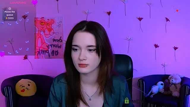 liana kisses online show from April 24, 7:49 pm